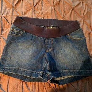 Maternity shorts